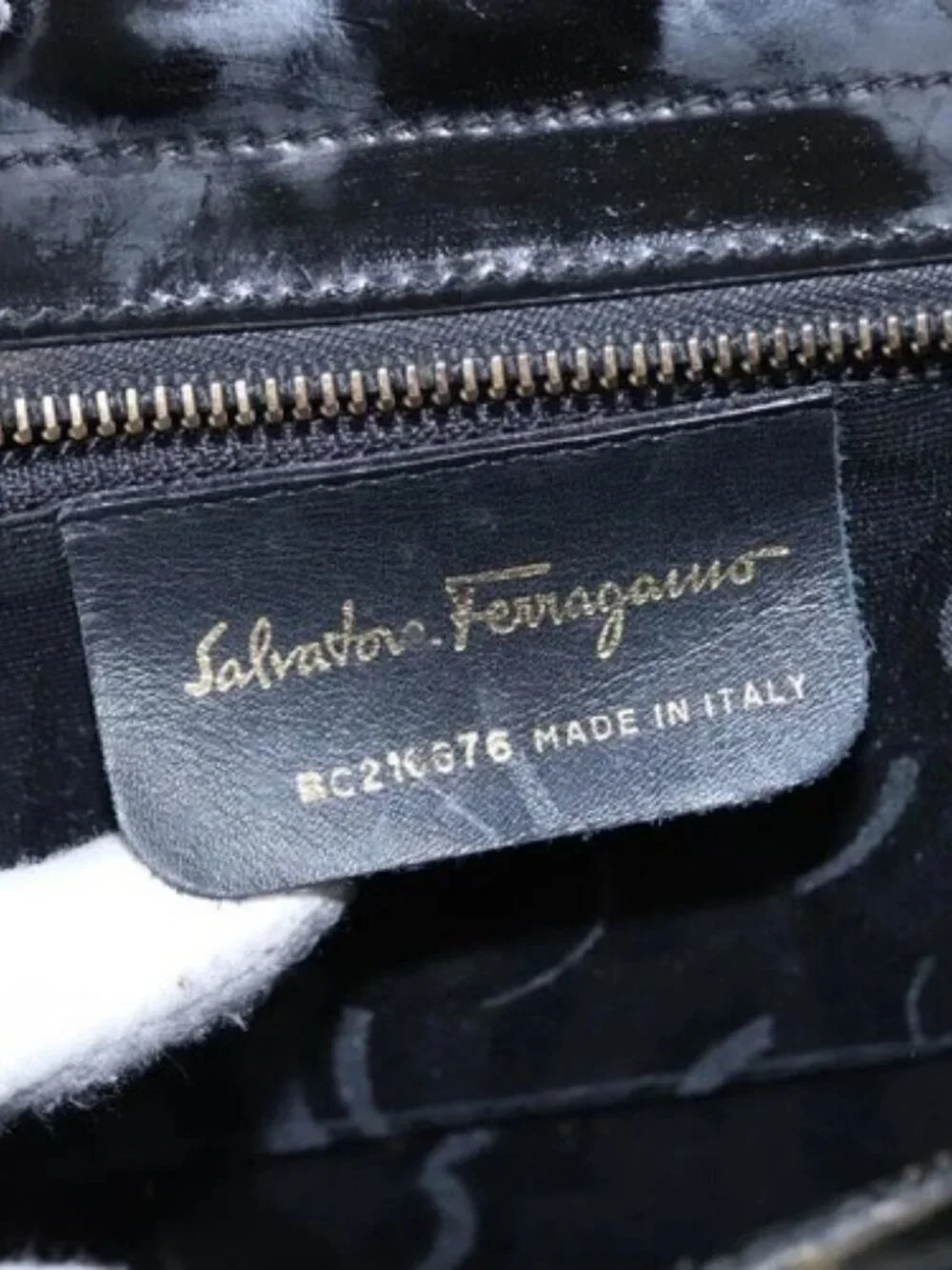 Salvatore Ferragamo Shoulder Bag Enamel Black Gold Auth bs19918